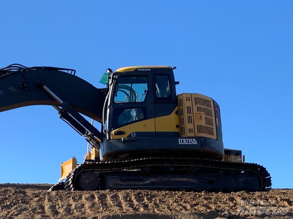 Komatsu 138 us -8 Pelle sur chenilles