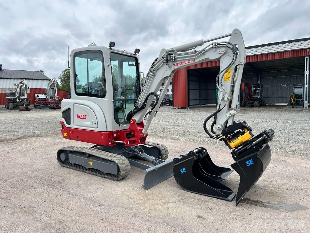 Takeuchi TB225 Mini pelle < 7t