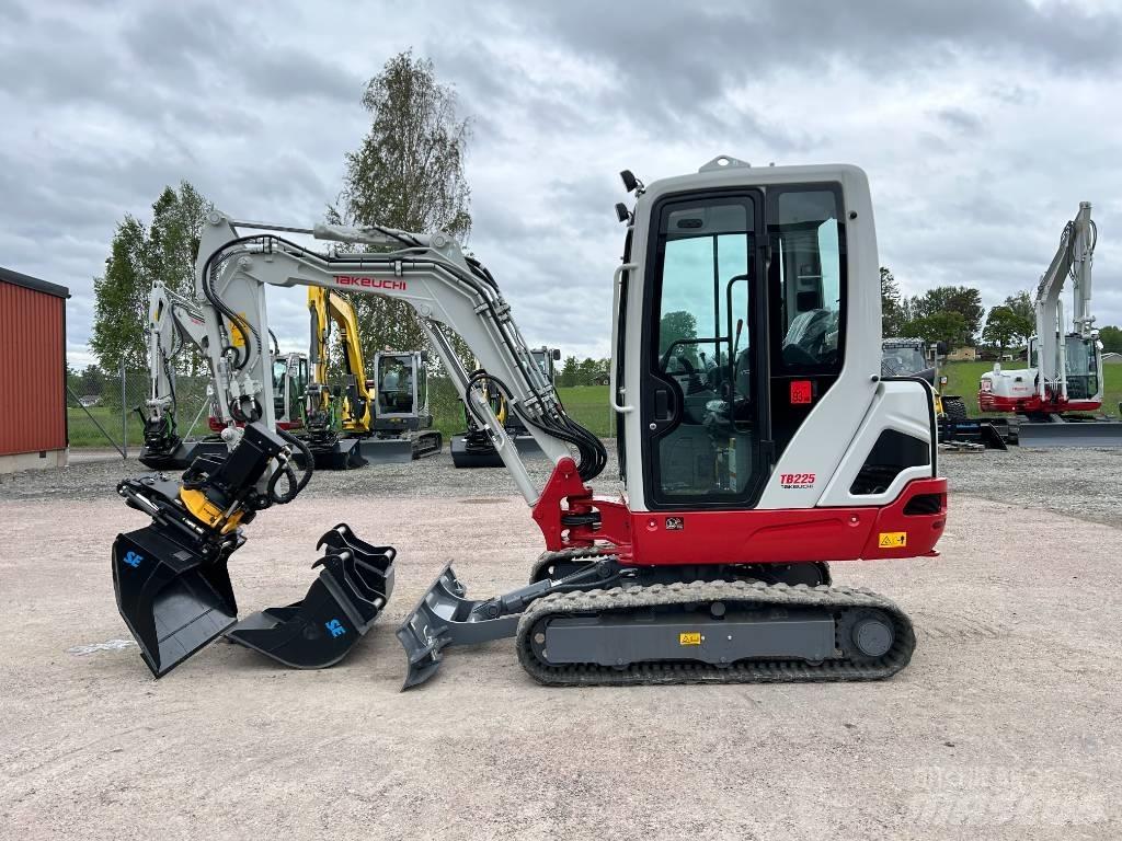Takeuchi TB225 Mini pelle < 7t