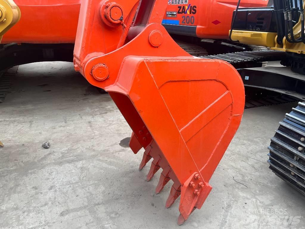 Hitachi 130 Pelle sur chenilles