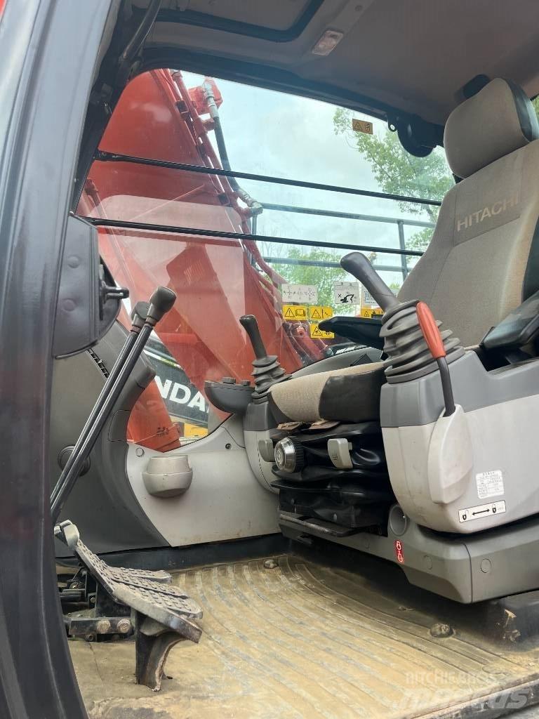 Hitachi 130 Pelle sur chenilles