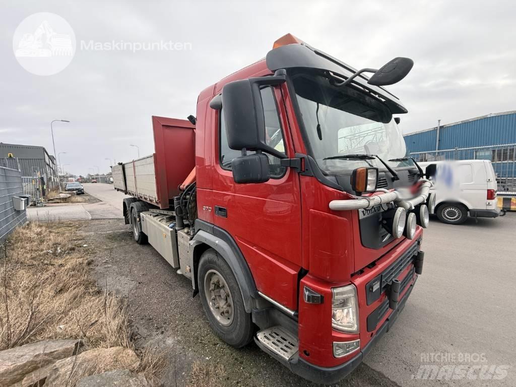 Volvo FM 370 Camion plateau ridelle avec grue