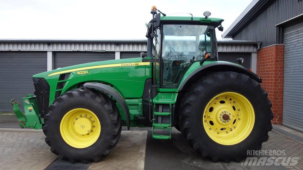 John Deere 8230 ILS Tracteur