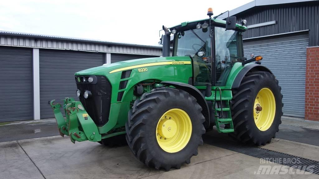 John Deere 8230 ILS Tracteur