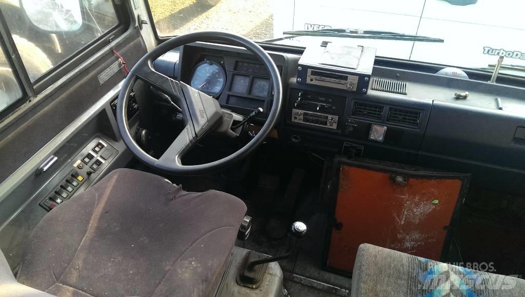 Hino RB145 Bus scolaire