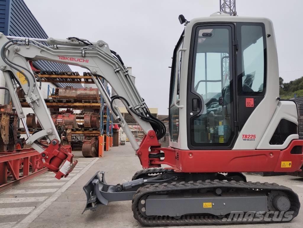 Takeuchi TB 225 Mini pelle < 7t