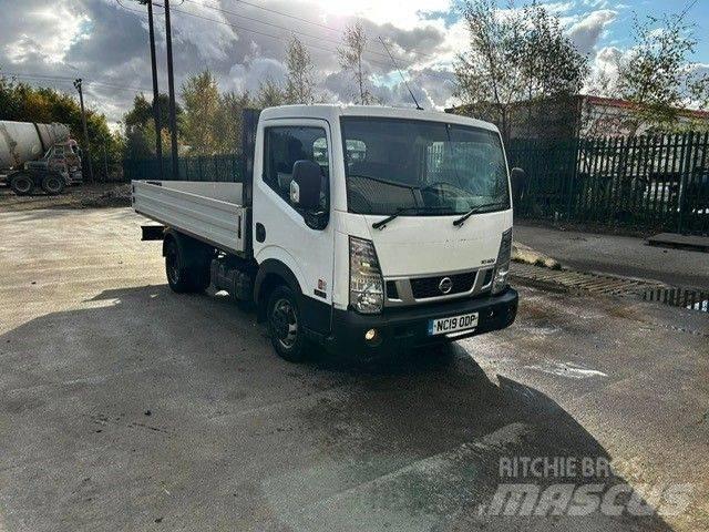 Nissan NT400 Cabstar Utilitaire benne