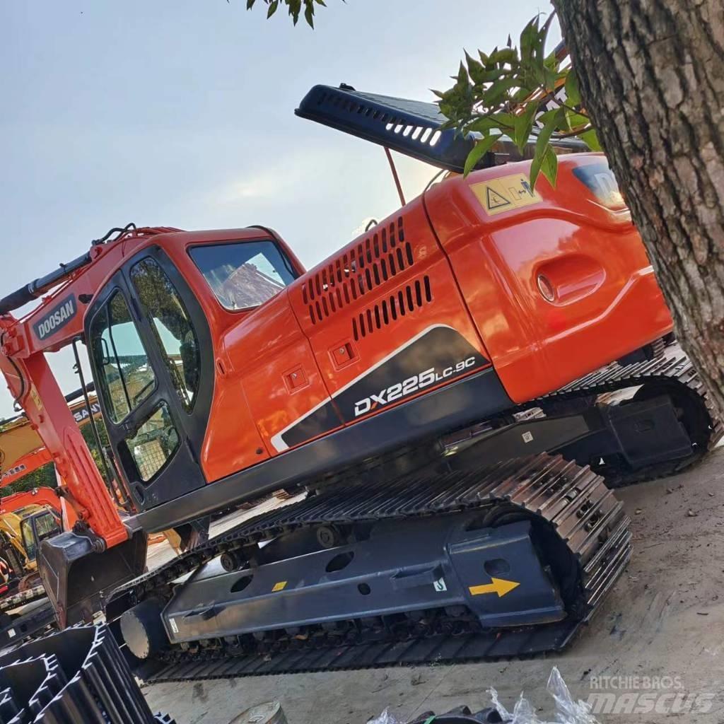 Doosan DX 225 LC Pelle sur chenilles