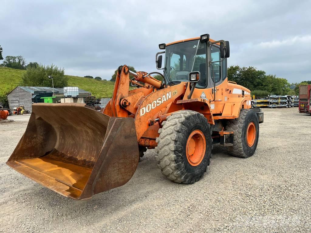 Doosan DL 200 Chargeuse sur pneus