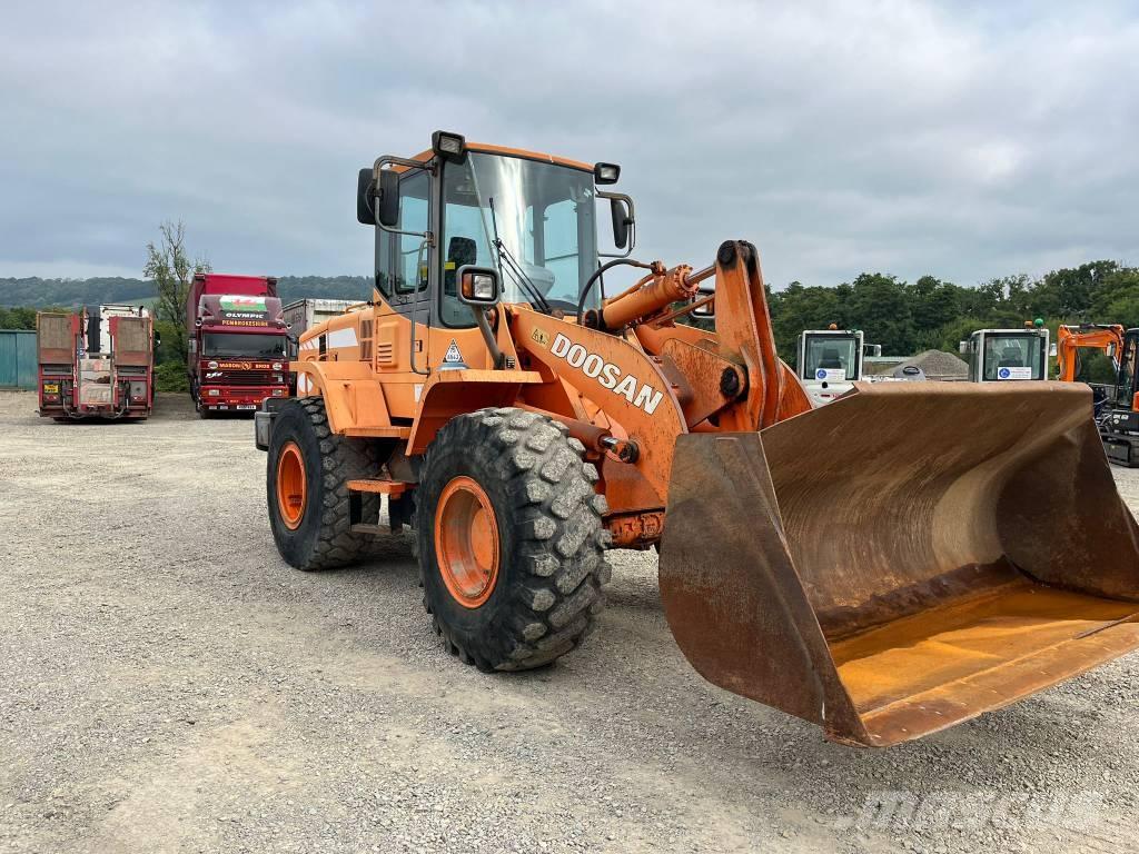Doosan DL 200 Chargeuse sur pneus