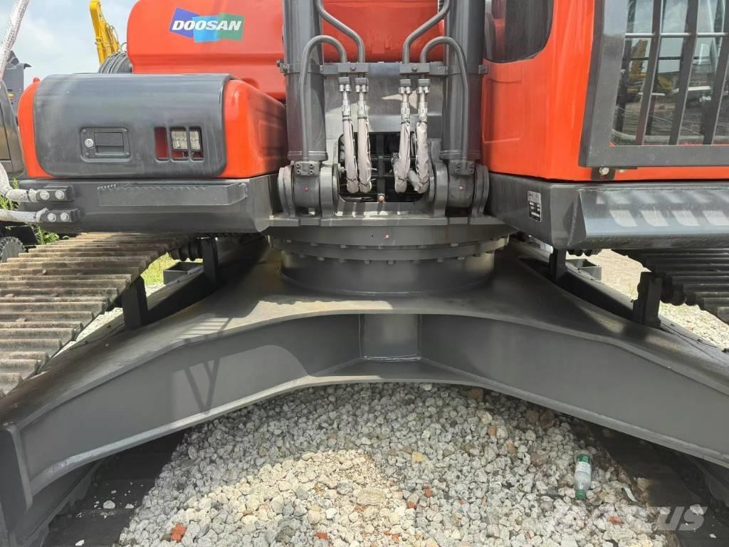 Doosan 300LC-9C Pelle sur chenilles