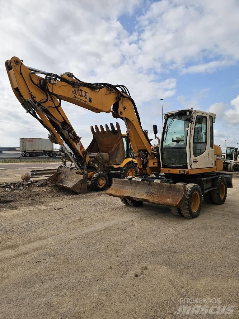 Liebherr A 309 Pelle sur pneus