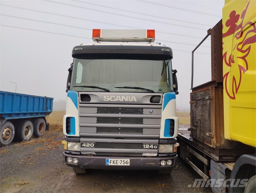 Scania G124 Camion plateau ridelle avec grue