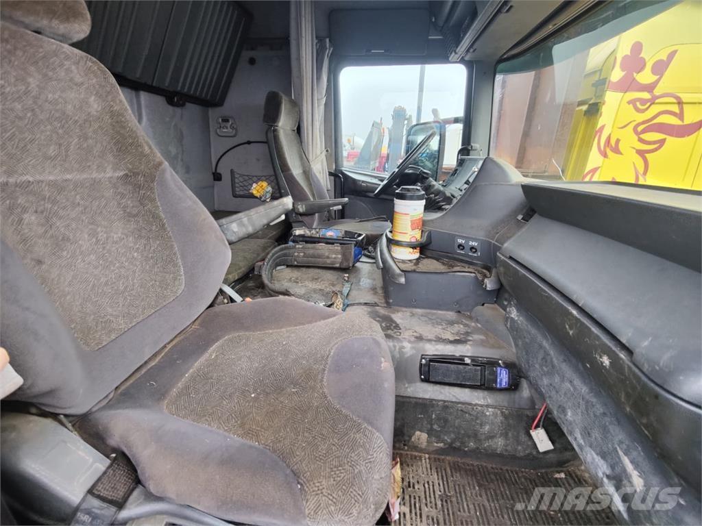 Scania G124 Camion plateau ridelle avec grue