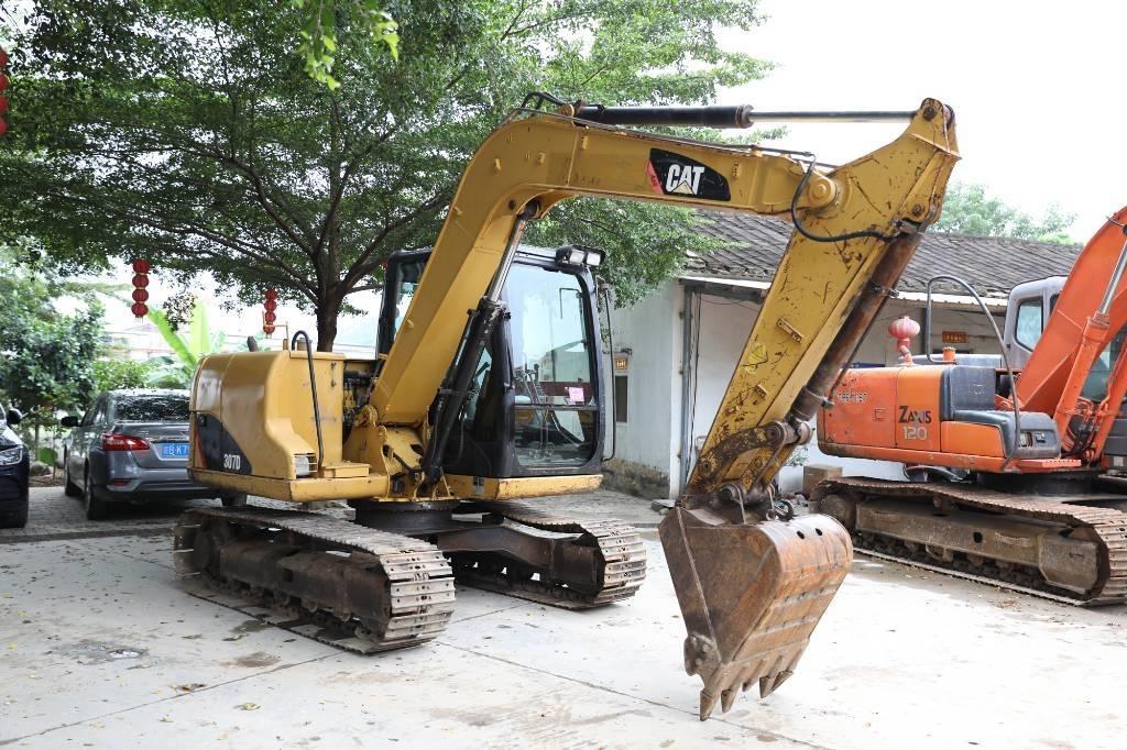 CAT 307 D Pelle sur chenilles