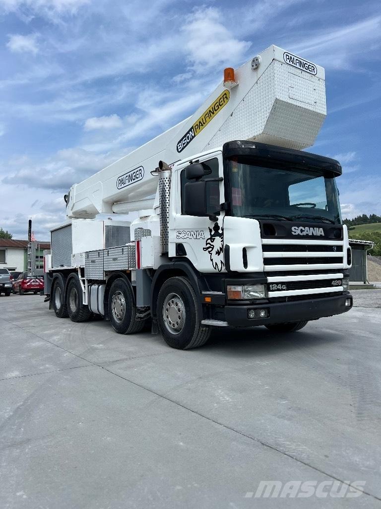 Scania 124 G 420 Camion plateau ridelle avec grue
