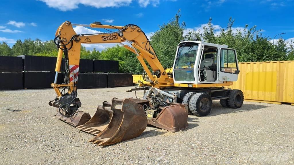 Liebherr 308 Pelle sur pneus
