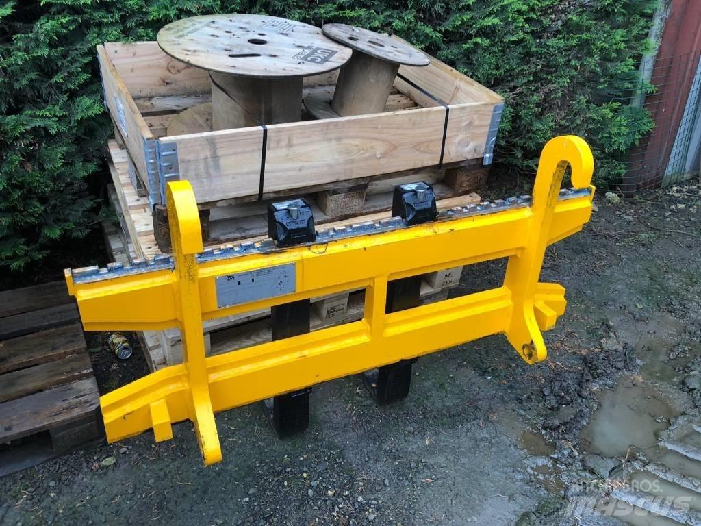 JCB PALLET FORKS Autres équipements de chargement et de levage
