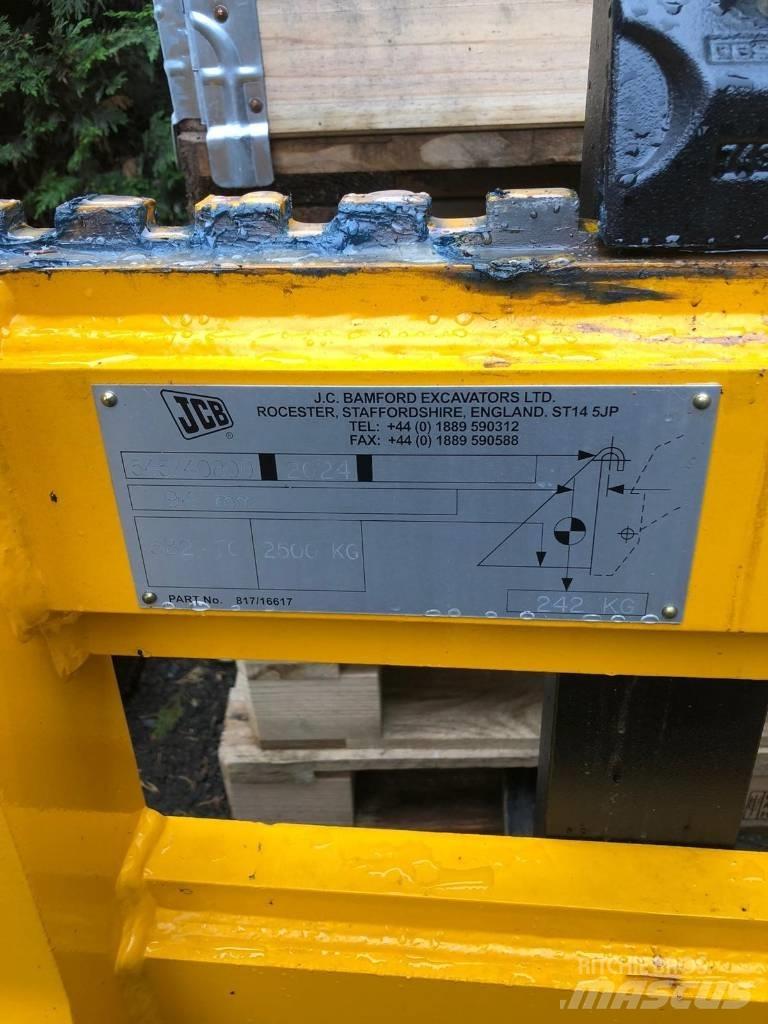 JCB PALLET FORKS Autres équipements de chargement et de levage