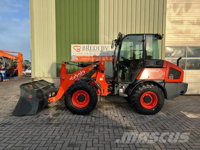 Kubota R 082 Chargeuse sur pneus