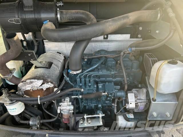 Kubota R 082 Chargeuse sur pneus