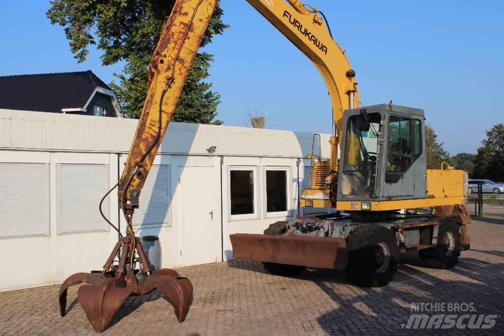Furukawa W 630 E Pelle sur pneus