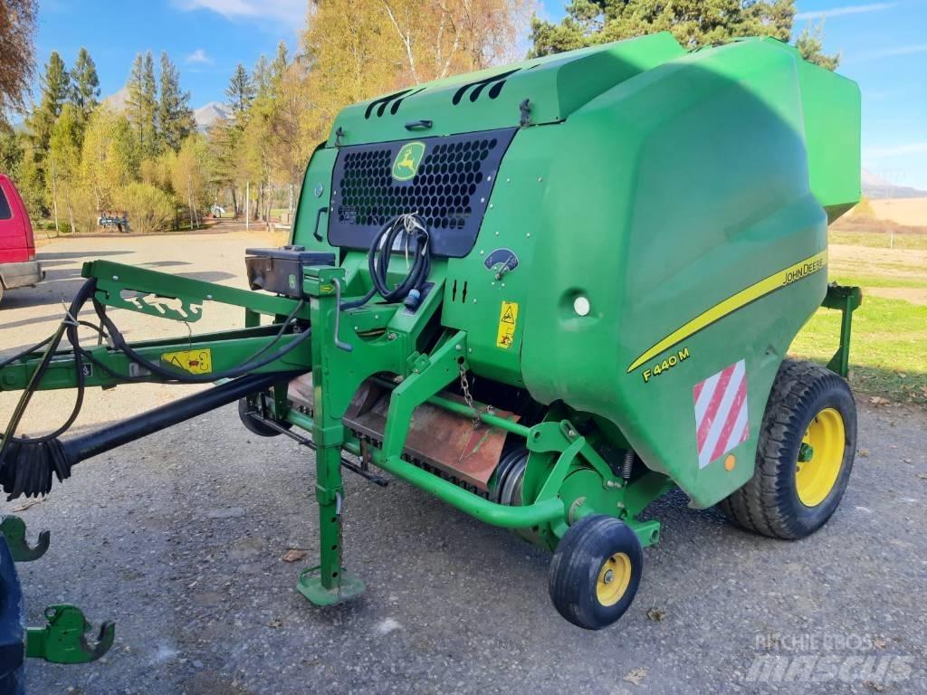John Deere F 440 M Presse à balle ronde
