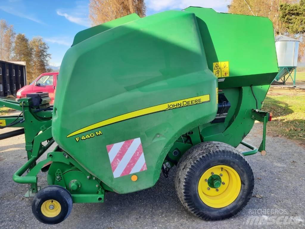 John Deere F 440 M Presse à balle ronde