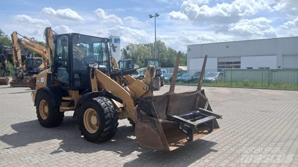 CAT 908 M Chargeuse sur pneus