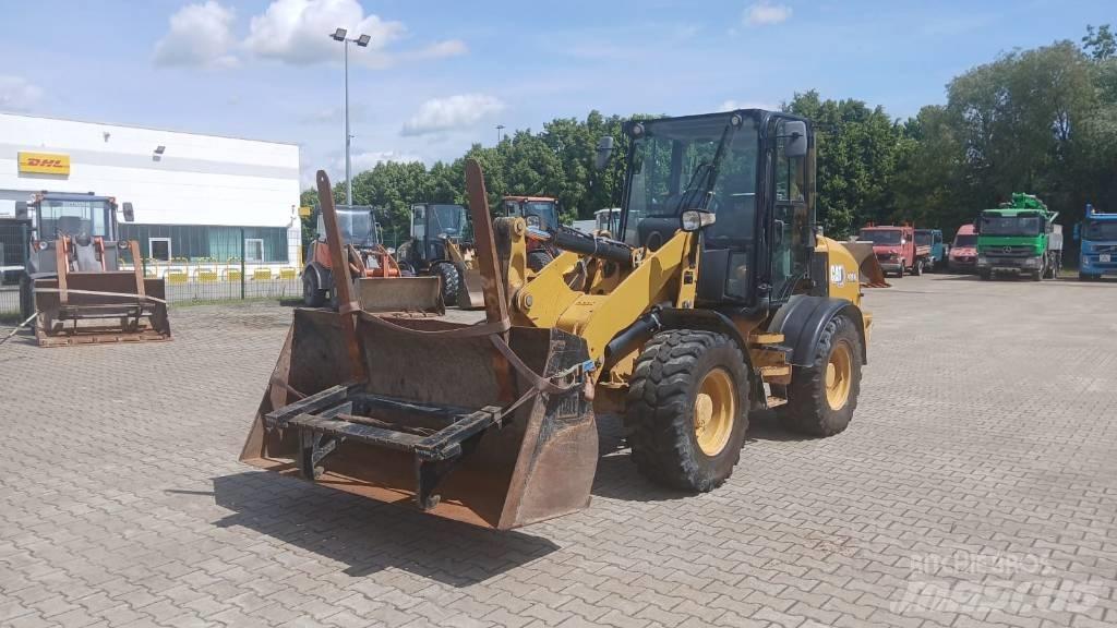 CAT 908 M Chargeuse sur pneus