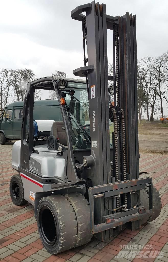 Nissan UG1D2A30LQ Chariots GPL