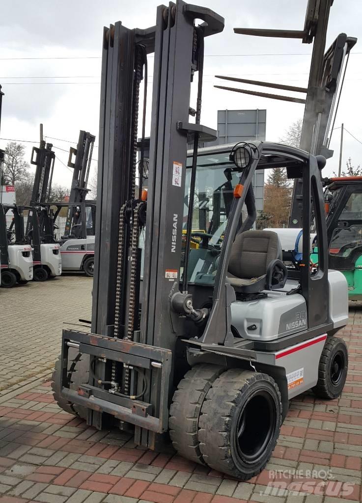 Nissan UG1D2A30LQ Chariots GPL