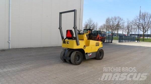 Sakai TS 160 Rouleaux à pneumatiques