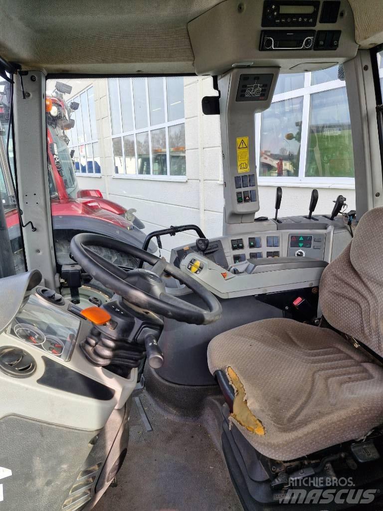 CLAAS Arion 640 Tracteur