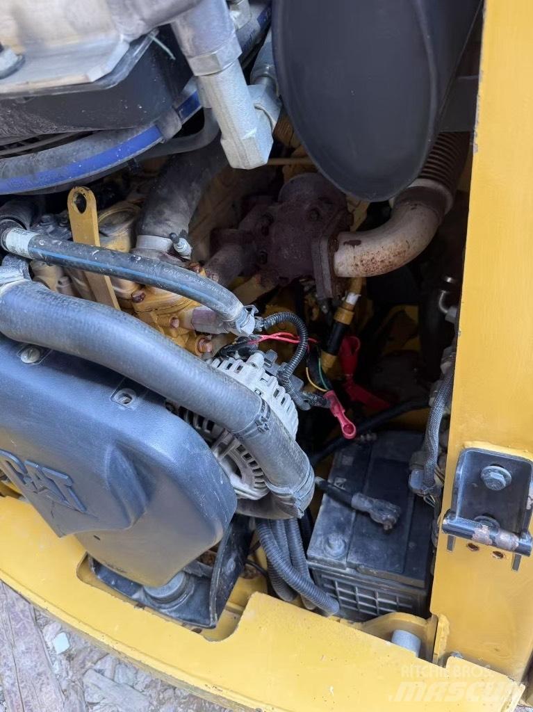 CAT 226 B 3 Chargeuse compacte