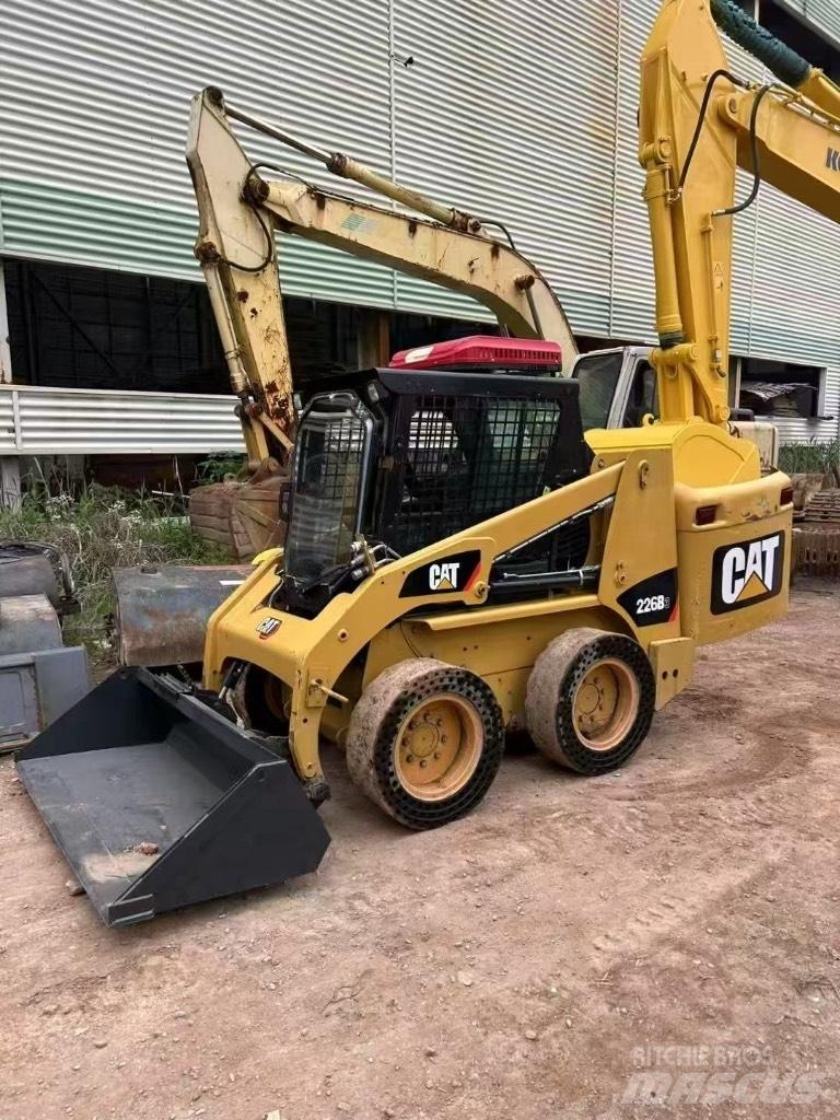 CAT 226 B 3 Chargeuse compacte