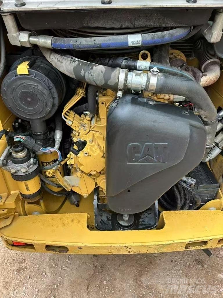 CAT 226 B 3 Chargeuse compacte