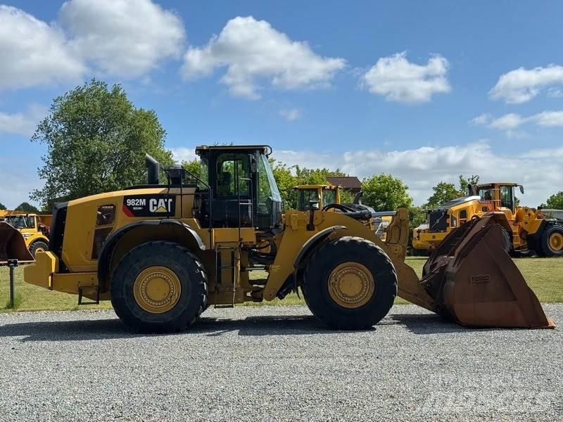 CAT 982 M Chargeuse sur pneus