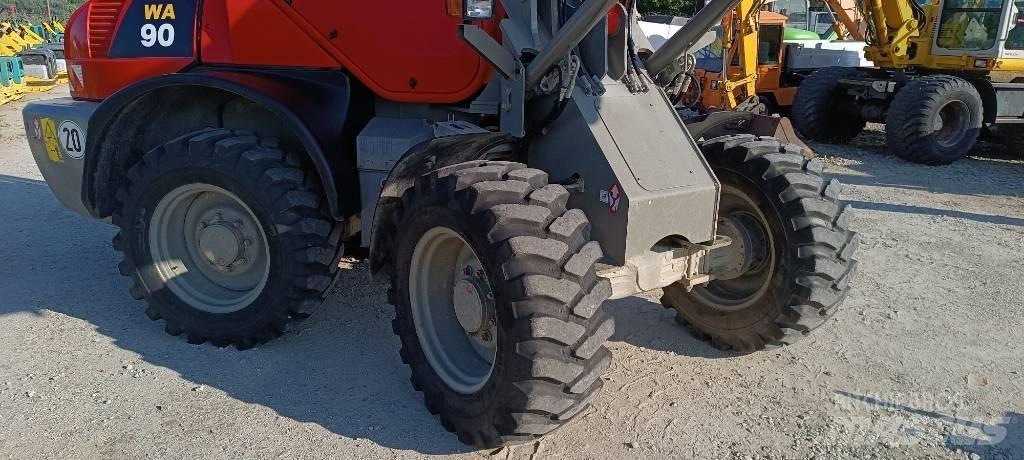 Komatsu WA 90 Chargeuse sur pneus