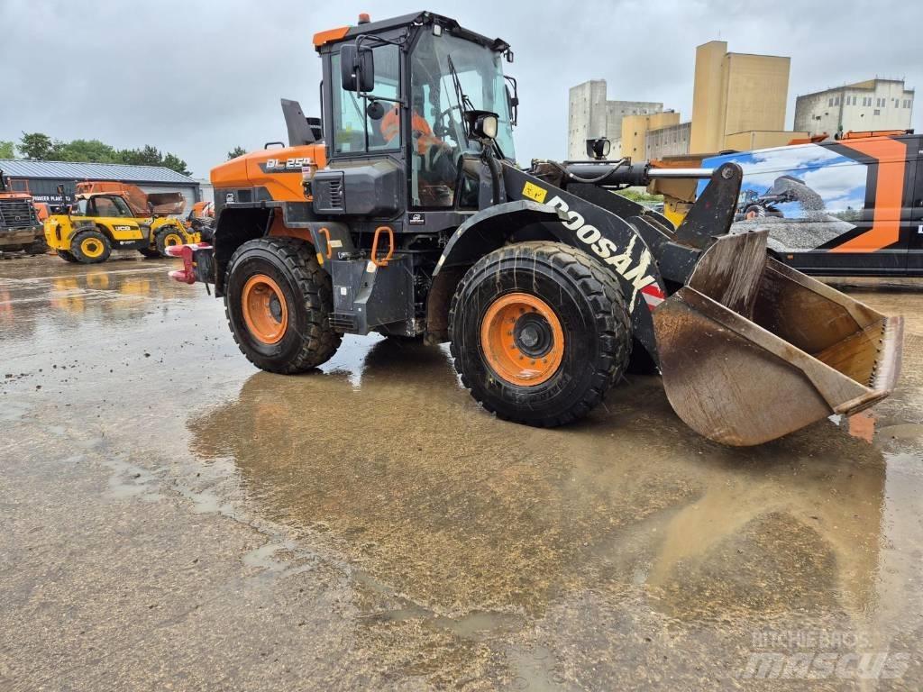 Doosan DL 250-7 Chargeuse sur pneus