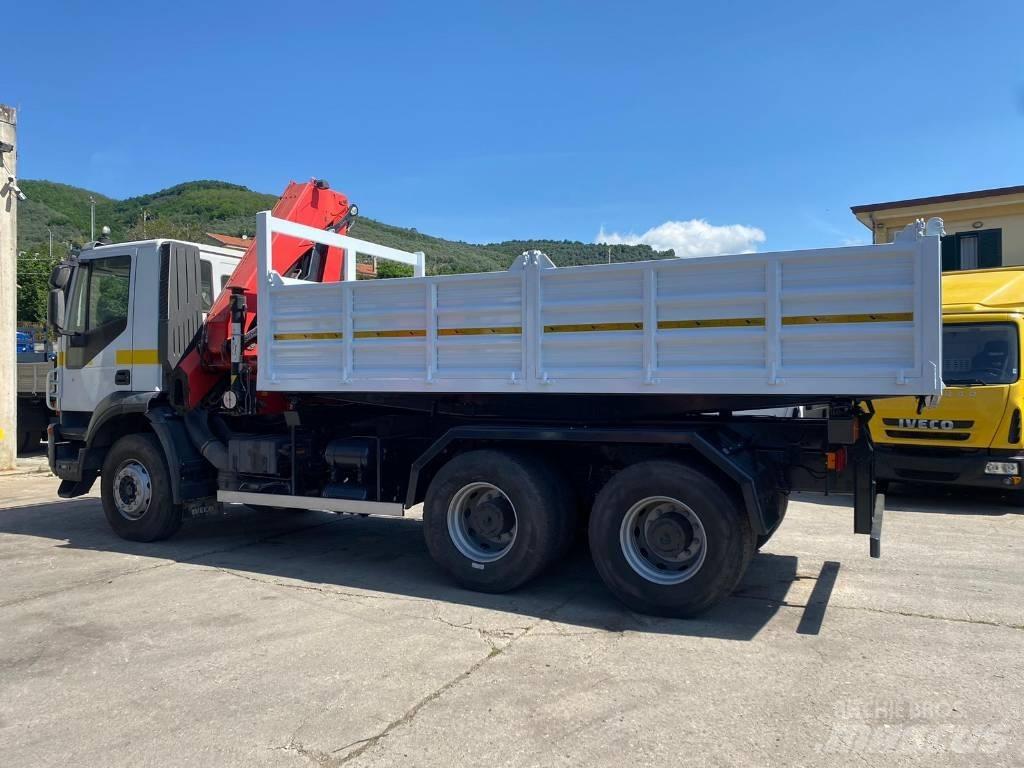 Iveco Trakker 360 Camion plateau ridelle avec grue
