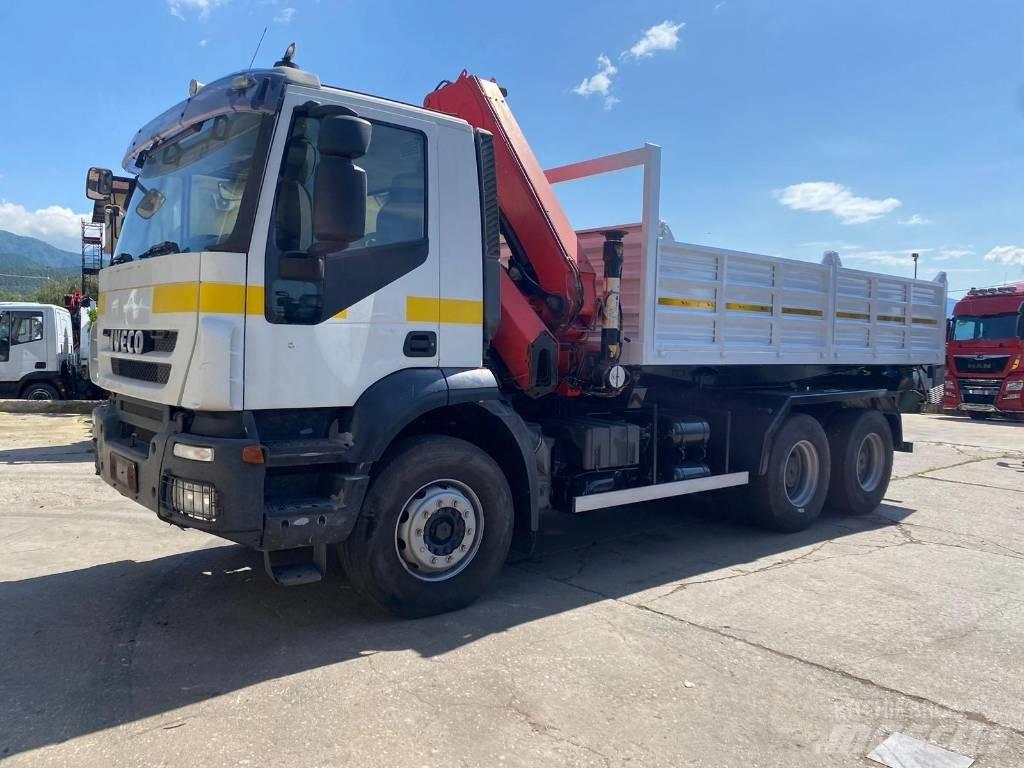 Iveco Trakker 360 Camion plateau ridelle avec grue