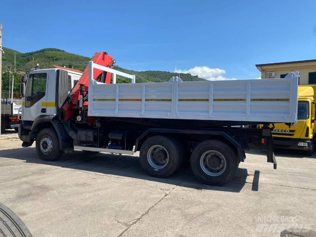 Iveco Trakker 360 Camion plateau ridelle avec grue