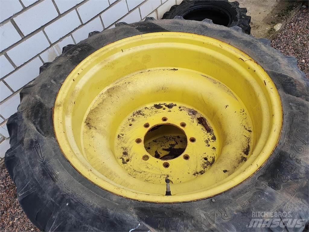 Kleber 270/95R32 Pneus, roues et jantes