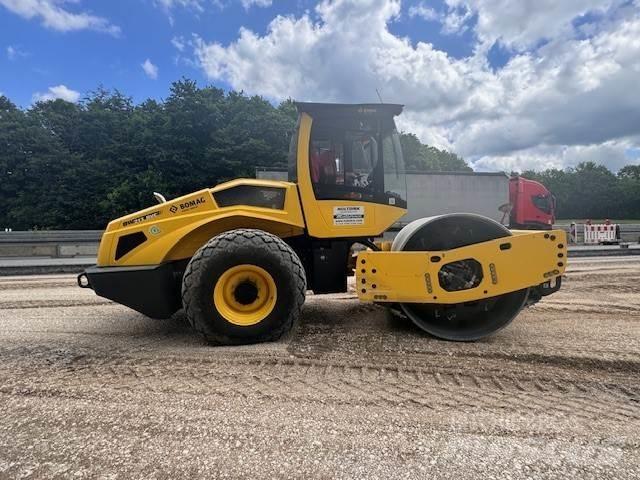 Bomag BW 213 BVC-5 Compacteur de sol
