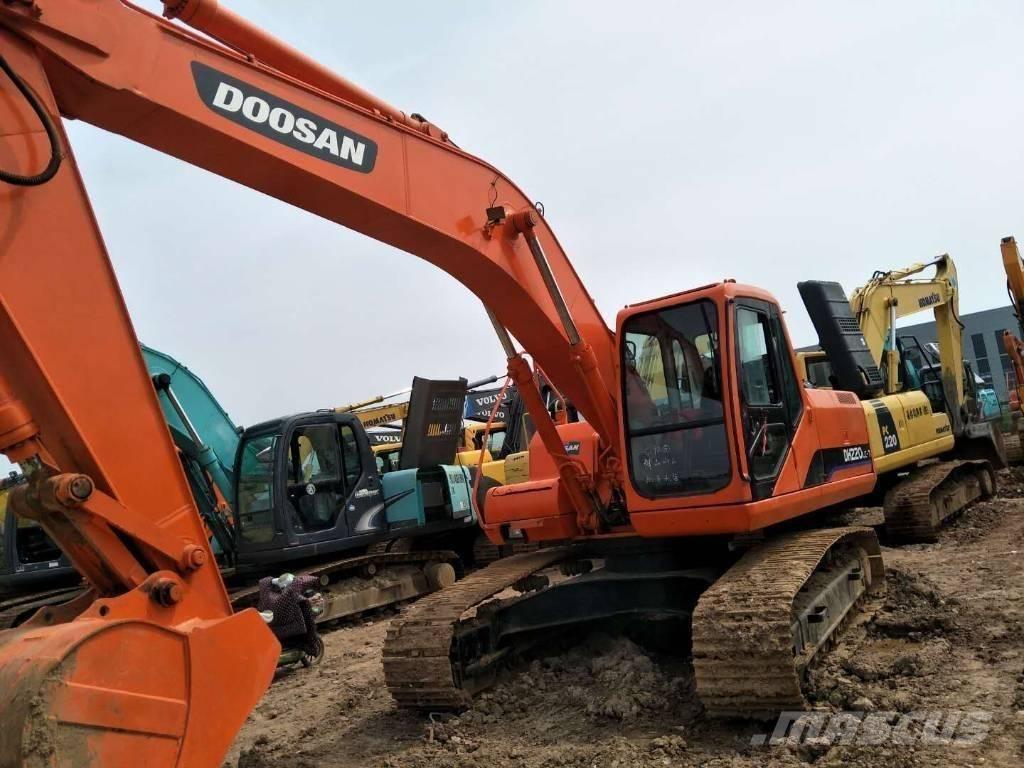 Doosan 225 Pelle sur chenilles