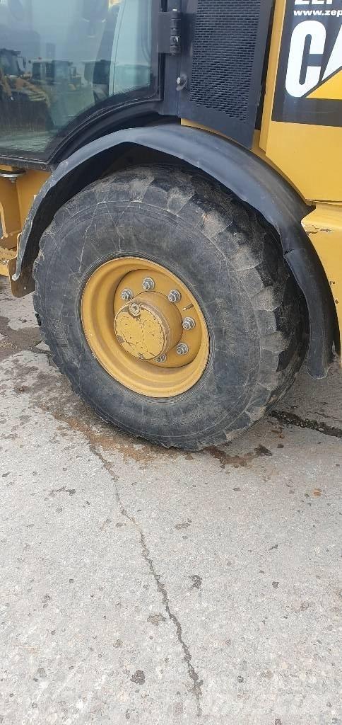 CAT 906M Chargeuse sur pneus