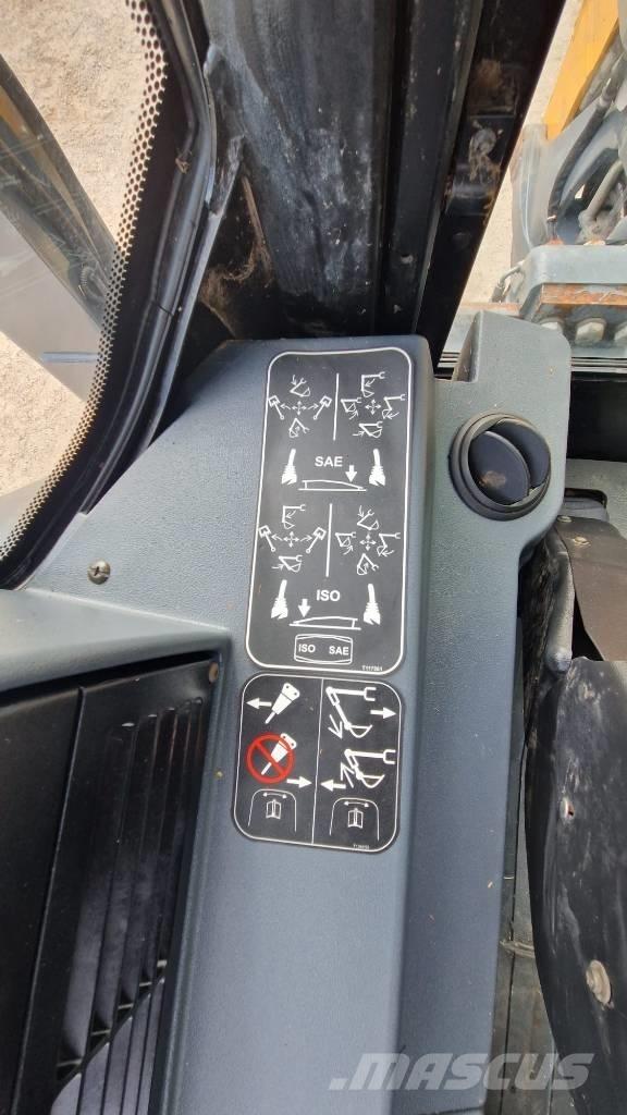 Terex TLB 890 Tractopelle