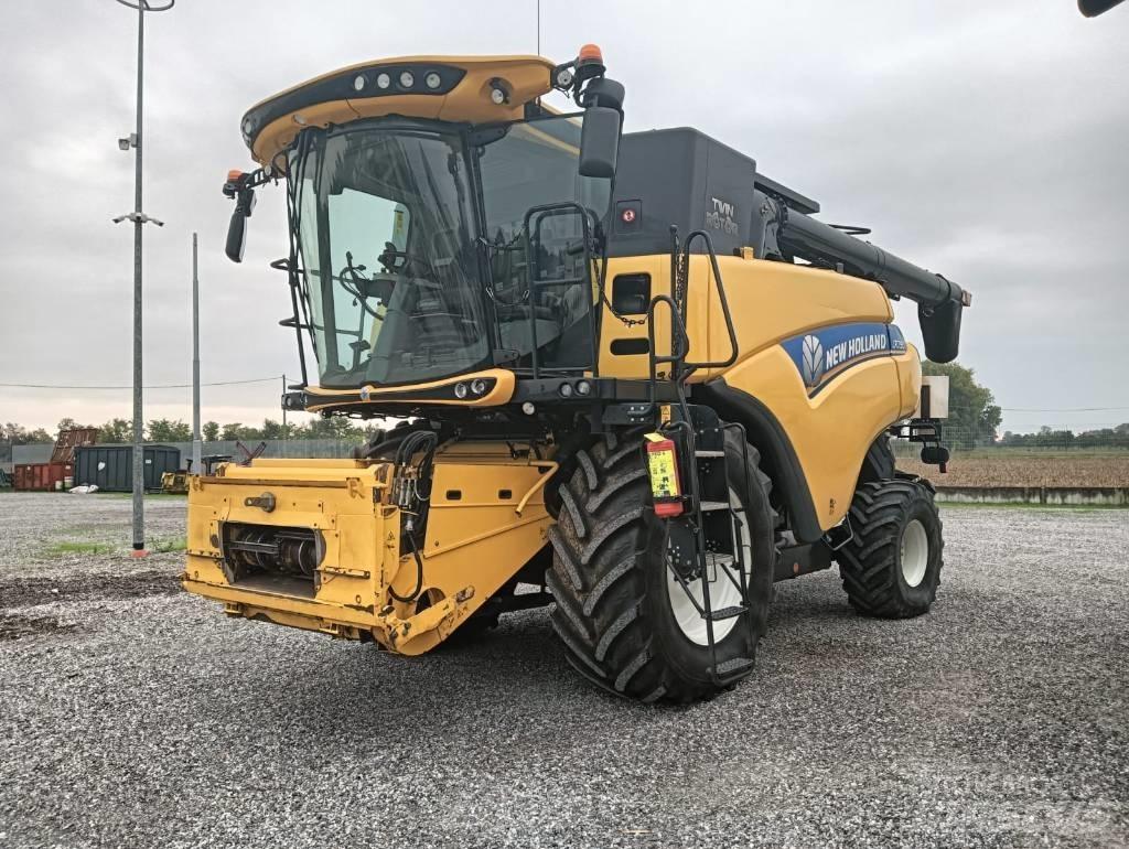 New Holland CR 7.90 Moissonneuse batteuse