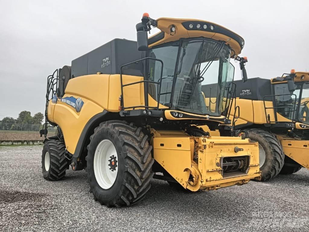 New Holland CR 7.90 Moissonneuse batteuse